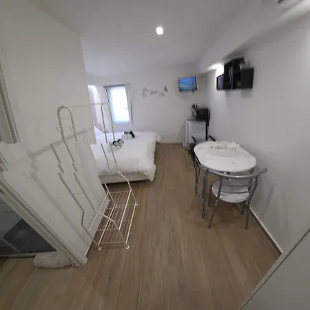 Black & White Rooms-3